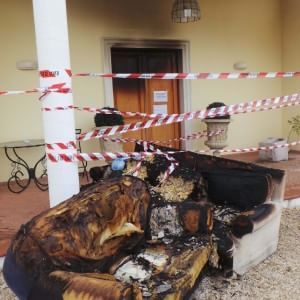 Mesagne, l'incendio nella villetta diventa un giallo: la vittima era un boss calabrese 
