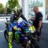 Ultima follia di Valentino Rossi: con la sua MotoGp in giro per strada