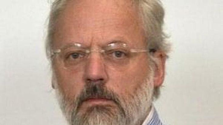 Morto il medico Maurizio Bonati: precipitato mentre stava potando una pianta sotto casa
