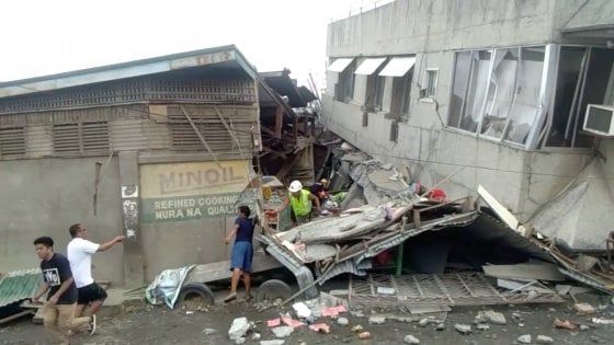 Filippine, terremoto colpisce il Sud: tra i 4 morti una bambina di sei anni. Nessuna allerta tsunami
