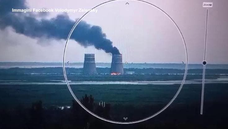 Incendio nella centrale nucleare di Zaporizhzhia, Zelensky diffonde le immagini e accusa la Russia