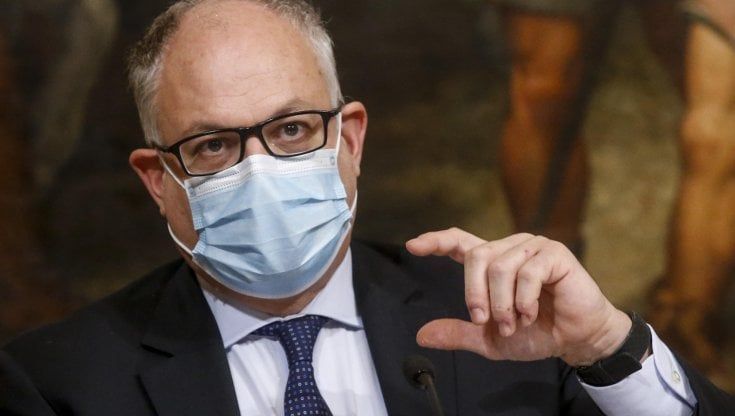 Il ministro dell'Economia Gualtieri: "Ci sarà lo slittamento delle scadenze fiscali per tutte le aziende colpite dalla pandemia che registrano perdite di fatturato"