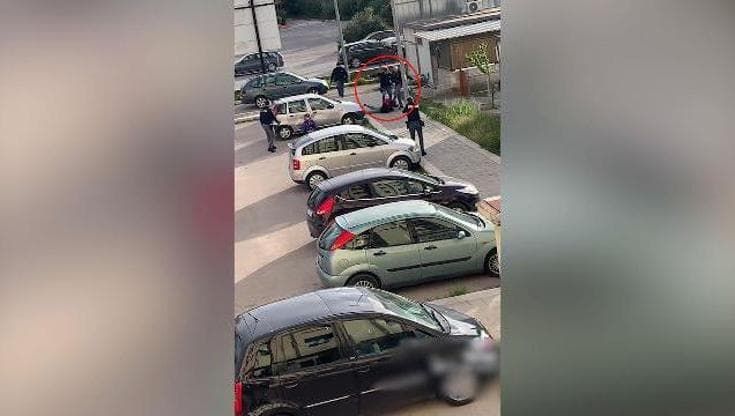 Torna in servizio poliziotto che colpì con un calcio un ragazzo bloccato a terra. Accolto ricorso