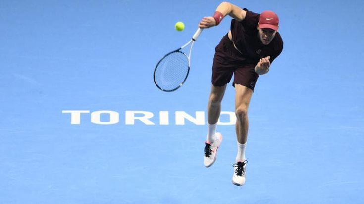 Sinner in semifinale alle Atp Finals: Zverev battuto 6-4, 6-3