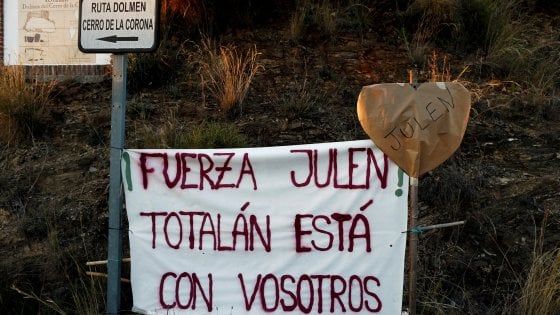 Malaga, l'ultimo tentativo per salvare Julen, il bimbo caduto nel pozzo
