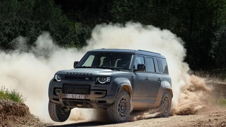 Incredibile Defender Octa, un “carro armato” di lusso da 635 Cv che non conosce ostacoli