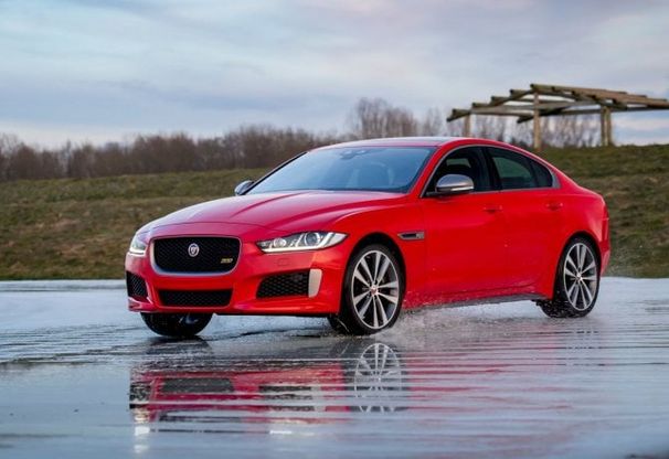 Jaguar XE 300 Sport