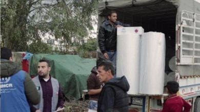 Libano, Lino Guanciale tra i rifugiati siriani: "La distribuzione dei teli per proteggere le tende"