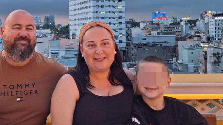 Finge che il figlio sia malato di cancro per raccogliere fondi e fare una vita di lusso: arrestata