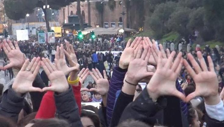 #nonunadimeno, a Roma il corteo contro la violenza sulle donne: "Siamo 100mila"