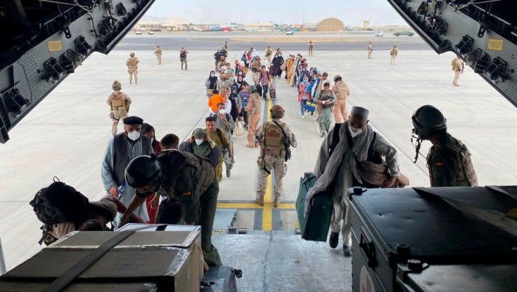 Afghanistan, prime 52 famiglie in arrivo da Kabul: la Regione dà l'ok