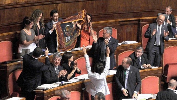 La Lega al servizio di Putin: chi è Paolo Tosato, il senatore che ha scritto l'interrogazione contro le sanzioni "suggerita" dai russi