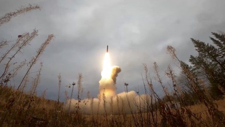 Esercitazioni atomiche nei cieli di Russia: Putin testa la risposta “a un attacco nemico”