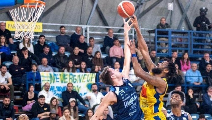 Serie A di basket, offese razziste al termine di Scafati-Brindisi, la Procura federale apre un'inchiesta