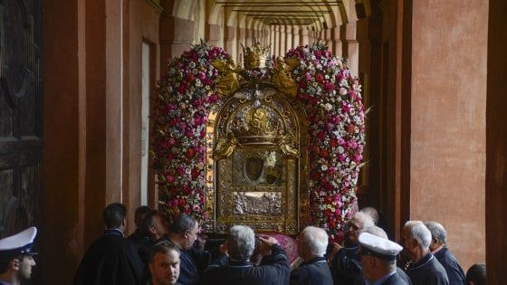 Bologna, oggi scende la Madonna di San luca. Ma senza processione