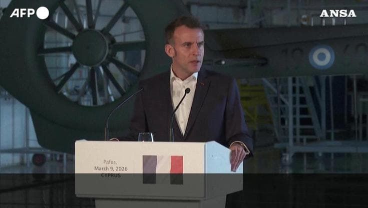 Iran, Macron: "Prepariamo missione difensiva per riaprire lo stretto di Hormuz"