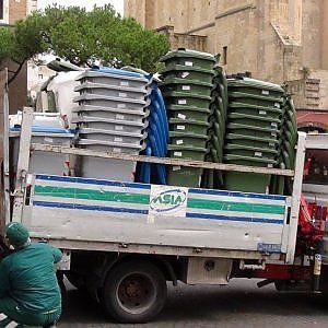 Rifiuti, la raccolta differenziata porta a porta arriva a Forcella: si parte il primo febbraio