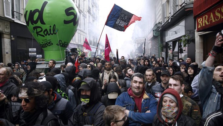 La Francia si ferma contro le riforme di Macron