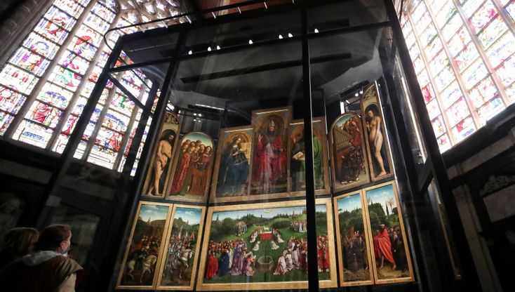 Gand, il restauro dell'Adorazione dell'Agnello Mistico, capolavoro dell'arte fiamminga