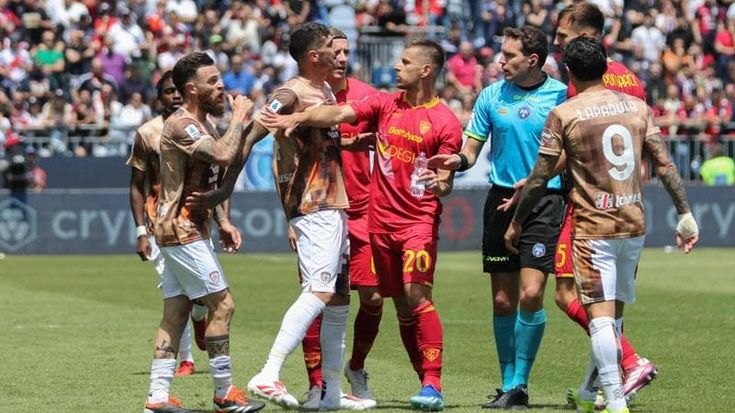 Cagliari-Lecce 1-1: Krstovic risponde a Mina, poi i pali salvano i sardi