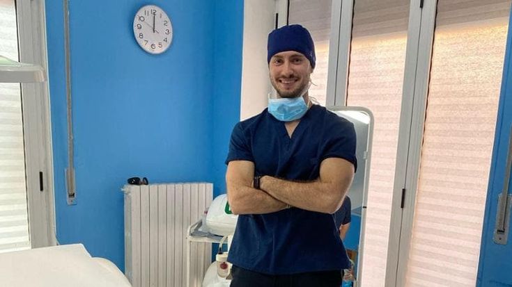 Malore sul volo, medico specializzando salva la vita a una passeggera Usa: “Esordio indimenticabile”