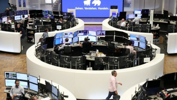 Le Borse di oggi, 11 luglio. I listini Ue chiudono in rosso. Euro a un passo dalla parità con  il dollaro