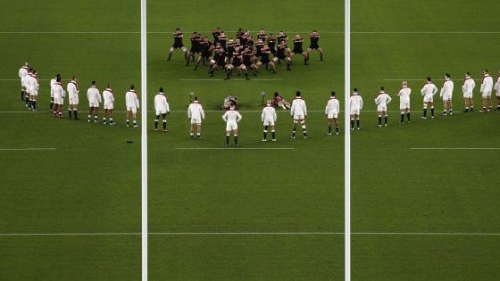 Rugby, Inghilterra multata per la contro-haka nella semifinale con gli All Blacks
