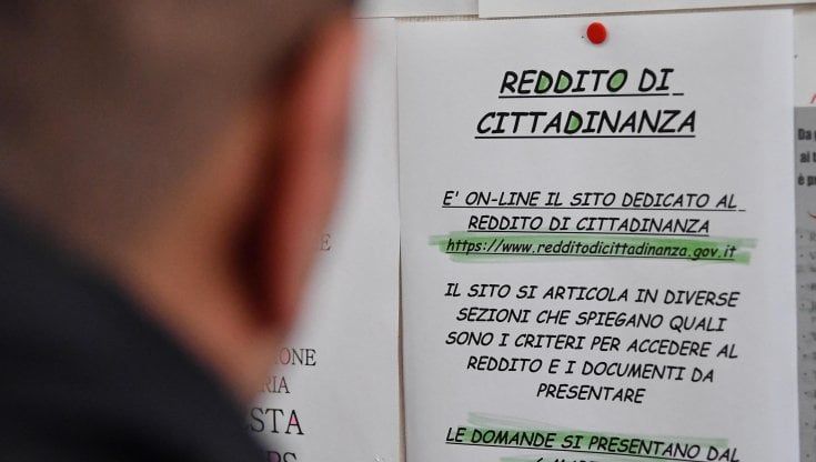 Reddito di cittadinanza, sventata maxi truffa da 60 milioni di euro: 9mila denunce e 16 arresti 