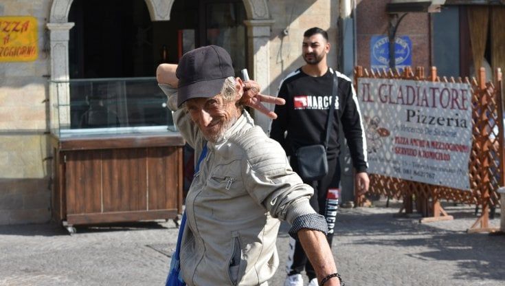 Morto di freddo a Torre Annunziata, addio al clochard Pasquale 