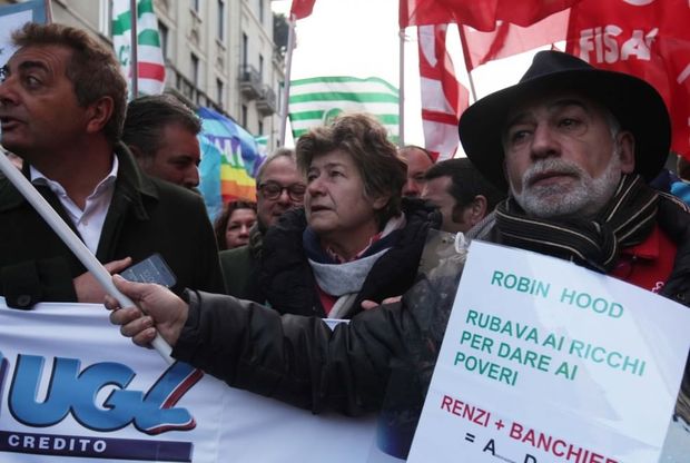 Milano, i bancari in corteo con Susanna Camusso