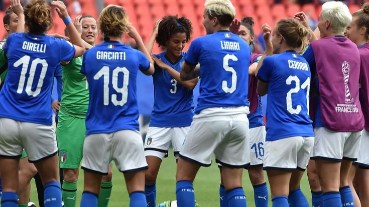 Mondiale femminile, tutti pazzi per l’altra Italia. E la Panini aggiorna l’album