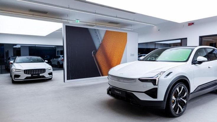 Polestar, aperto a Milano il primo “Space” d’Italia. Ecco come cambia la vendita dei modelli