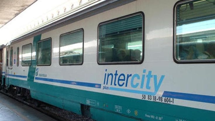Capotreno aggredita sull’Intercity Milano-Ventimiglia, in stato di shock all’ospedale
