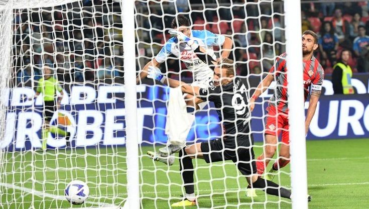 Cremonese-Napoli 1-4: gli azzurri dilagano nel finale e conquistano la vetta solitaria