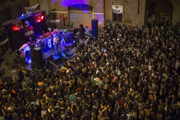 Centri sociali Bologna, 99 Posse e Skiantos in piazza Verdi al concerto a difesa di Crash 