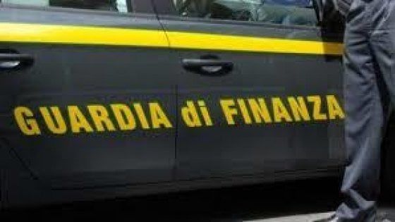Livorno, falsi matrimoni tra italiani e extracomunitari, perquisizioni e un arresto