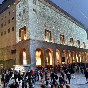 Milano, ritorna il regalo di Natale: il primo weekend di shopping sotto il segno della ripresa