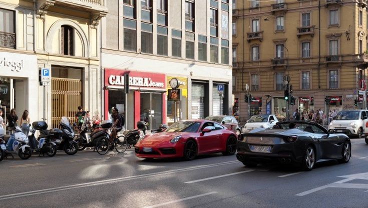 Caro energia, a Milano negozianti contro la chiusura delle porte: "Così il cliente non entra, lasciamo le lame d'aria all'ingresso"