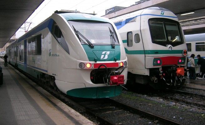 Troppi vandalismi e incidenti<br />22 treni fermi per un mese