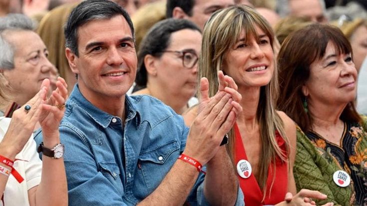 Spagna, Sánchez non lascia dopo l’inchiesta sulla moglie: “Continuerò a essere primo ministro con più forza di prima”