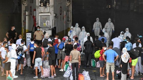 Covid, verità e slogan: il contagio cresce ma viene dalle vacanze