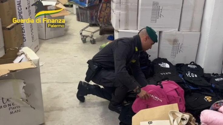 Rolex, scarpe e abiti falsi venduti sui social: nei guai tre negozianti di Palermo
