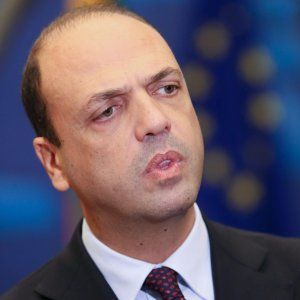 Stabilità, è scontro Pd-Ap. Alfano: "Il tetto al contante non si tocca" 