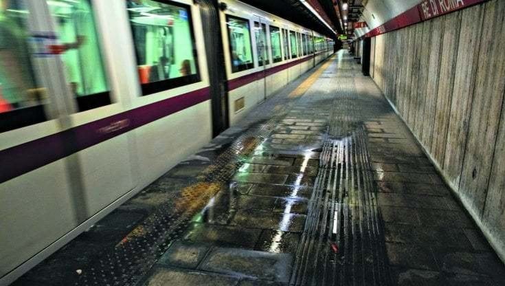 Cade su binari della metro alla stazione Lepanto, morto un uomo