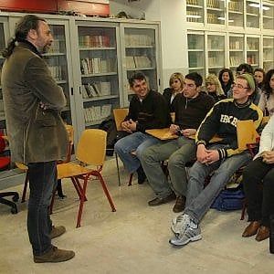 Bari, gli iscritti ci sono ma i professori no: le scuole cancellano i corsi serali