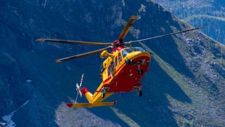 Precipita elicottero a Montesinaro nel Biellese, il pilota è grave. Ricoverato al Cto