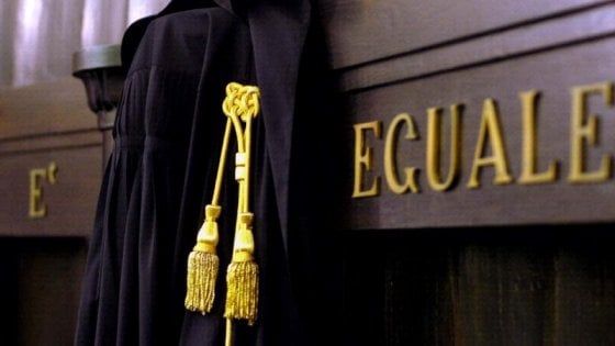 Torrile, minaccia i genitori per avere soldi per la droga: condannato a tre anni e mezzo