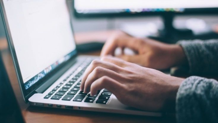 Effetto lockdown, boom di siti che vendono false assicurazioni sul web. Ecco come difendersi dalle truffe