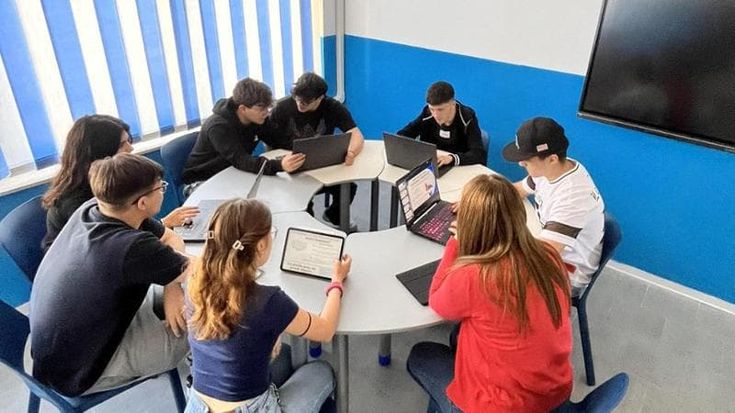 Disconnettersi dai social, istituto di Caltanissetta premiato dalla Bocconi