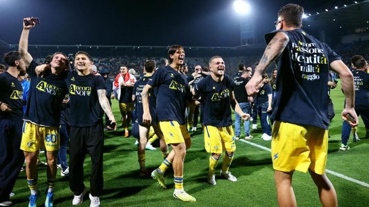 Il Frosinone torna in A, Monza ai play-off. Spareggio per non retrocedere tra Sudtirol e Bari
